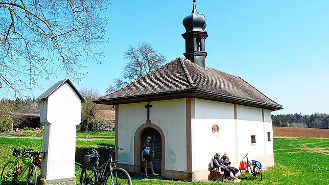 Die Kalvarienbergkapelle zwischen Schwaningen und Stühlingen ist am Karfreitag Ziel von Rennradfahrer und Radtouristen. Mittlerweile ...