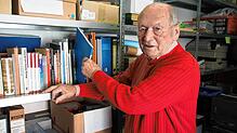 Er kennt jedes Schriftstück und jede Handakte über die Poppele. Jetzt bekommt Reinhard Kornmayer Unterstützung durch einen Assistenten, ...