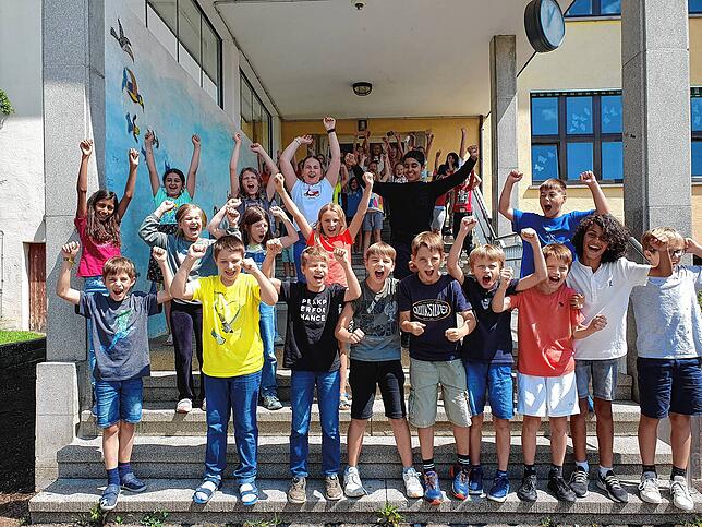 Hurra, endlich Sommerferien! Auch die Schülerinnen und Schüler der Wiestorschule in Überlingen freuen sich darauf