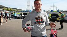 Geschäftsführer Raphael Moll ist der „Herr der Schlüssel“. Jeder Interessent dürfe in ein Auto einsteigen und den Motor anlassen, aber ...