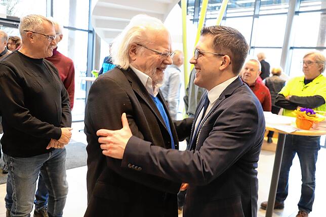 Bürgermeister Dominik Männle (rechts) hieß auch seinen Vorvorgänger Ralph Bürk willkommen.