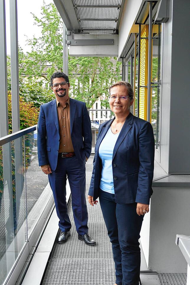 Bürgermeisterin Diana Stöcker und Integrationsbeauftragter Dario Rago berichten von der arbeitsintensiven Zeit auf dem Höhepunkt der ...