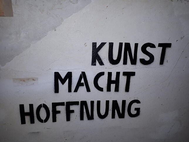 Doch das Kulturhaus Caserne ist weit mehr als ein reiner Veranstaltungsort. Hier hat auch Kunst ihren Platz, in Form von Ausstellungen, ...