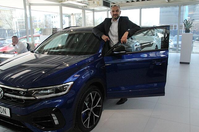 Bild 1: Wiedereröffnung nach Umbau im Volkswagen Zentrum in Singen