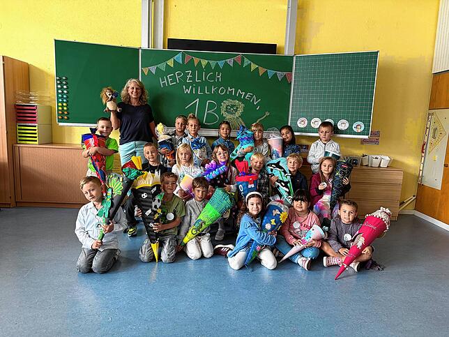 19 Jungen und Mädchen wurden in die Klasse 1b (Löwenklasse) der Grundschule Kadelburg eingeschult. Klassenlehrerin ist Imke Krüger.