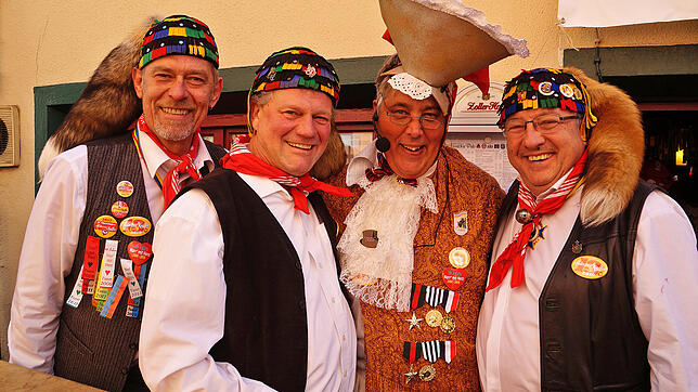 "Narrebolle" Andreas Taglang (von links), "Narrenvater" Thomas Pross, "Narr' mit Herz" Michael Reutlinger und "Narrenmutter" Wolfgang ...