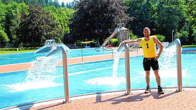 Wasser Marsch &ndash; der Betriebsleiter Florian Rizzo gibt für Freitag grünes Licht.