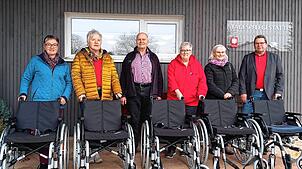 Freude über gespendete neue Rollstühle in der Sozialstation Klettgau-Rheintal (von links): Birgit Manz, Angelika Hauser, Elmar ...