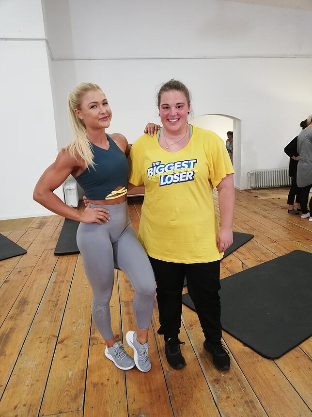 Bodybuilderin und Fitness-Bloggerin Sophia Thiel unterstützte Alina Kemp als Trainerin.