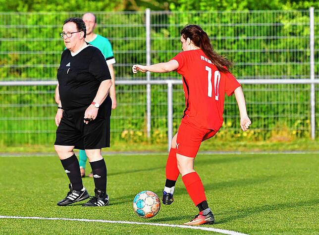 Technisch einwandfrei: Mira Franzen spielt als „Zehner“ im Mittelfeld des FC 08 Bad Säckingen II in der Kreisliga C-4.
