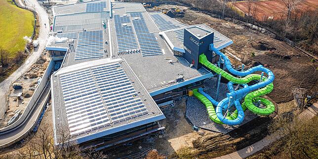 Das neue Schwaketenbad aus der Luft: Bis zur Eröffnung am 01. April 2022 sind es nur noch wenige Wochen.