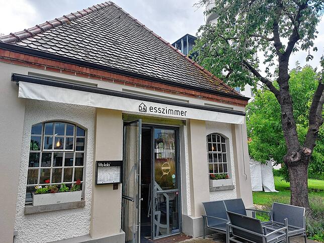 Das Esszimmer in Stromeyersdorf.