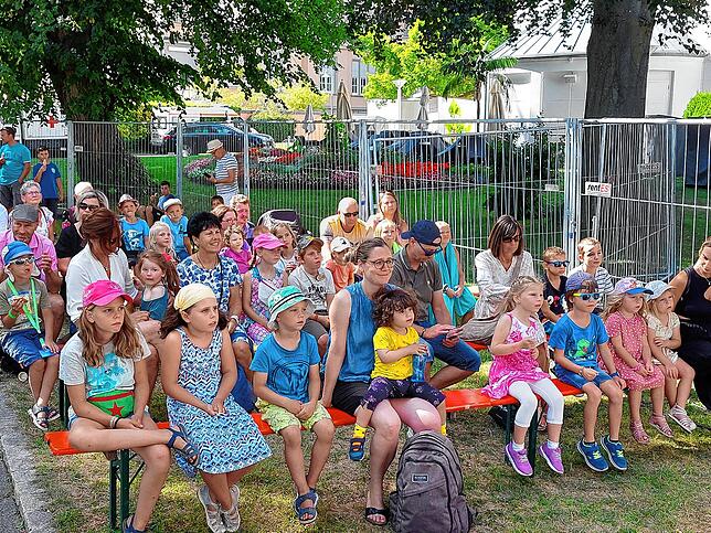 An der Seestraße gibt es Spiel- und Unterhaltungsangebote für Jung und Alt. Und manchmal spielen die Erwachsenen, währen die Kinder ...