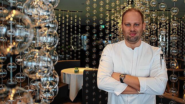 Im März 2021 haben Manuel Ulrich und sein Team vom &bdquo;Ösch Noir&ldquo; den zweiten Michelin-Stern erhalten. Jetzt gibt es ein ...