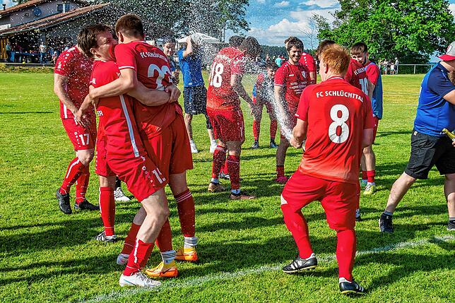 Bild 1: FC Schlüchttal feiert Meistertitel mit 5:0-Sieg gegen den FC Grießen &ndash; und wir haben Bilder!