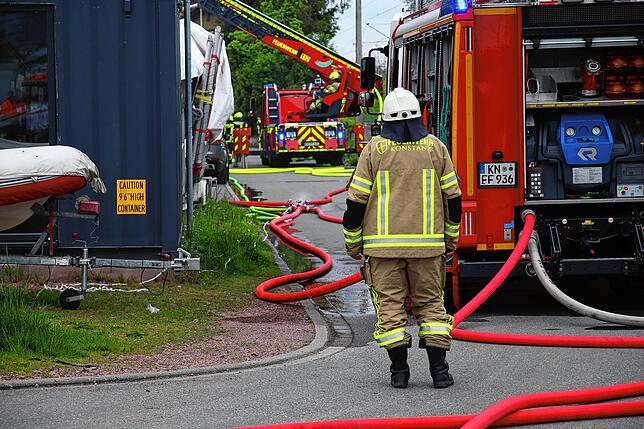 Bild 11: Einsatzkräfte verhindern Schlimmeres – Bilder vom Brand im Industriegebiet