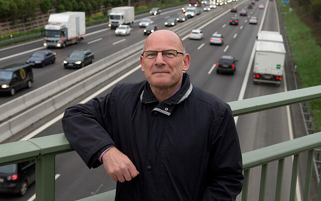 Seitenstreifen eines A8-Teilstücks freigegeben Er muss sich rechtfertigen: Der baden-württembergische Verkersminister Winfried Hermann (Grüne) wird unter anderem das Tempolimit auf ...