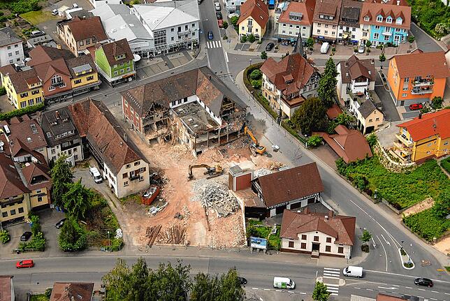 Hier ist bereits ein großer Teil der alten Gebäude abgerissen.