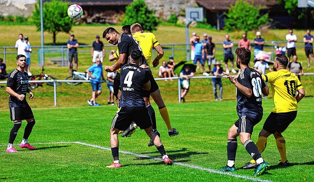 Bild 4: So feiert der FC Öhningen-Gaienhofen die Bezirksliga-Meisterschaft. Wir haben die besten Bilder!