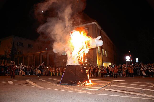 Bild 1: Der letzte Akt &ndash; Verbrennung der Fasnacht auf dem Stephansplatz 2024 (2)