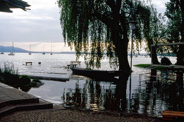 Bild 20: Archivfotos vom Hochwasser 1999: Reichenau vom Festland abgeschnitten