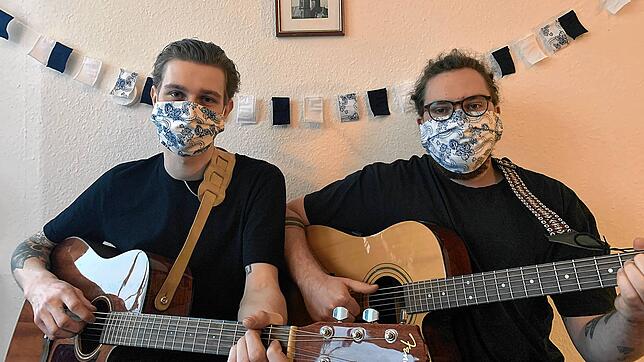 Das sind die Zwei, die Corona und die fehlenden Fasnet-Höhepunkte als Duo besingen. Die beiden Akteure sind waschechte Villinger Narren. ...