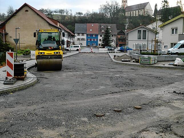 Bauarbeiten während der Ortskernsanierung in Degernau.