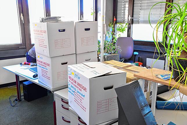 Gepackte Kisten warten in den bisherigen Büros darauf, ins Übergangsrathaus umgesiedelt zu werden.