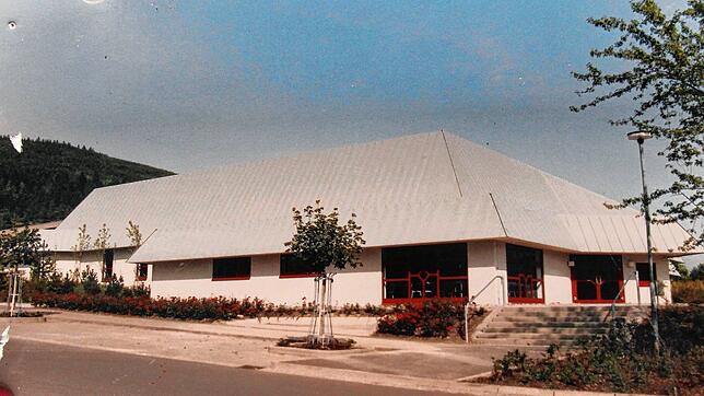 So sah die Blumberger Sporthalle in den 1980er Jahren aus, wenige Jahre nach ihrer Inbetriebnahme im März 1987.