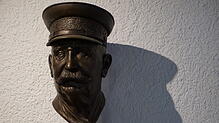 Büste des Luftschiffpioniers Graf Ferdinand von Zeppelin
