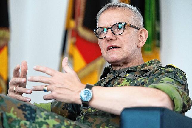 Kapitän zur See Michael Giss ist Kommandeur des Landeskommando Baden-Württemberg der Bundeswehr. Hier laufen die Fäden zur ...
