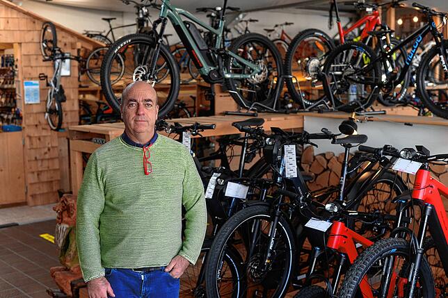 Bernd Rimmele ist seit bald 30 Jahren Fahrradhändler. Räder unter 5000 Euro verkauft er im Erwachsenensegment nach eigenen Angaben ...