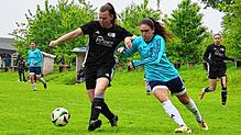 Hellwach: Carmen Bächle (links, gegen Emirjona Smaili) reagierte in der Nachspielzeit blitzschnell und traf zum Ausgleich für den SC ...