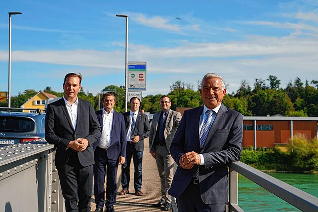 Auf der Rheinbrücke zwischen Waldshut und Koblenz (von links): Felix Schreiner, Joachim Baumert, Ulrich Krieger, Andreas Morasch und ...