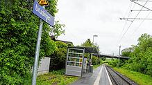 An der S-Bahn-Haltestelle soll ein 26-Jähriger einen Fahrkartenkontrolleur mit einem Messer schwer verletzt haben. Die Bundespolizei ...