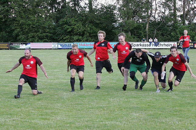 Bild 12: Dramatisches 2:1 gegen SV Berau: FC Hochrhein ist Meister &ndash; wir haben die Bilder!