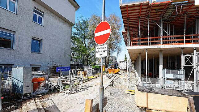 Unterschiedliche Aussichten auf der Mettnau: Links das Radolfzeller Krankenhaus, dem keine Zukunft im Gesundheitsverbund Landkreis ...