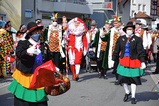 Bild 6: Bilder vom Kindernarrenbaum-Setzen auf dem Gustav-Hammer-Platz in Stockach