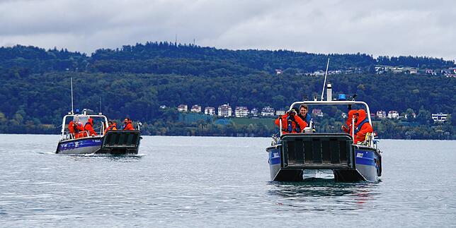 Bild 6: Übung macht den Meister! Deshalb begleiten THW-Boote die Autofähre zwischen Konstanz und Meersburg