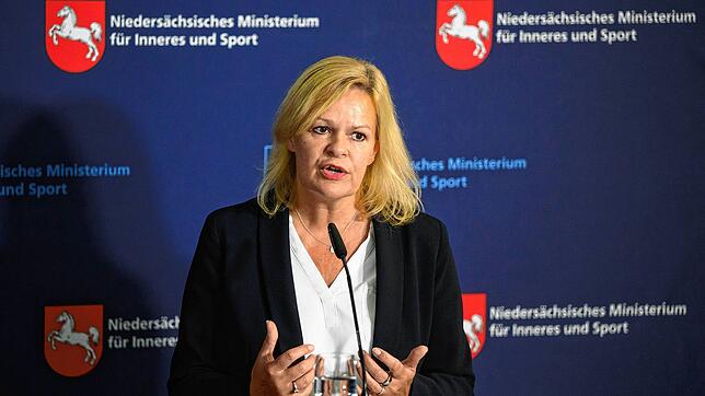 Nancy Faeser (SPD), Bundesinnenministerin, spricht bei einer Pressekonferenz in Hannover am 13. September.