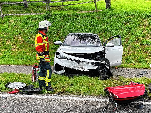 In dem VW saß eine 29-jähriger Fahrerin und ein Kleinkind.