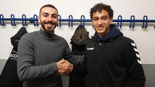 Veysel Kayantas (links, FC Anadolu Radolfzell) und Adel Grimm vom SC Konstanz-Wollmatingen. Die beiden Bezirksligavereine treffen nach ...