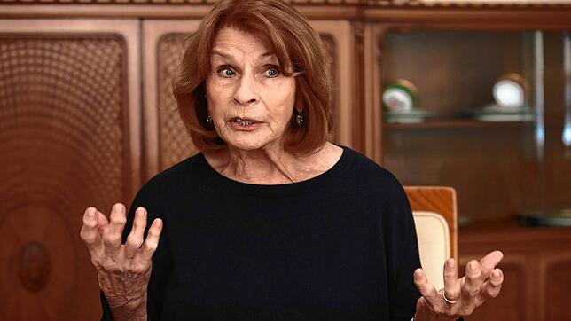 Senta Berger vor ihrer Lesung auf der Insel Mainau. Sie fühle sich mit der Natur sehr verbunden, sagt die 81-Jährige. Die Schauspielerin ...