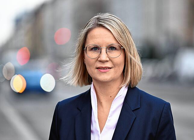 „Wer frühmorgens mit dem Auto in den Urlaub startet, sollte schon am Abend vorher das Auto volltanken“, sagt ADAC-Expertin Melanie ...