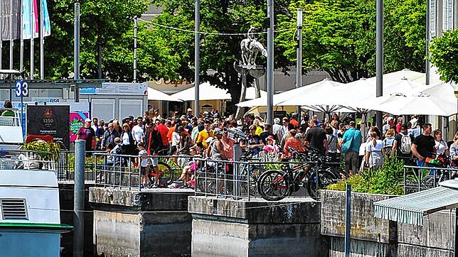 Der Überlinger Landungsplatz am Pfingstsamstag dieses Jahres: Das Foto-Dokument zeigt, dass sich so gut wie niemand um den ...