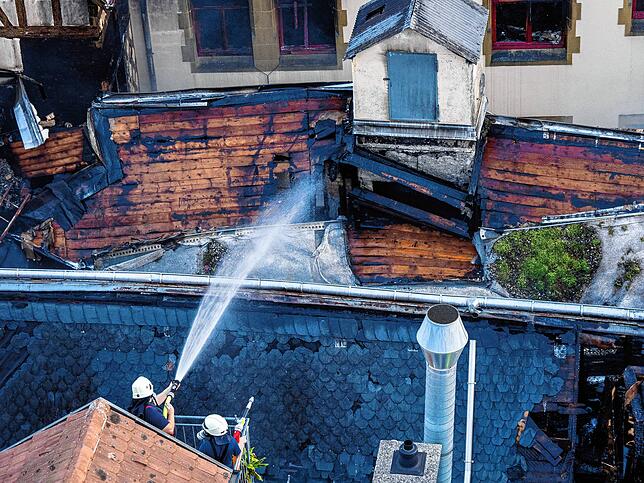 Bild 20: Nach dem Großbrand in Konstanz: Der Einsatz geht in seine zweite Nacht