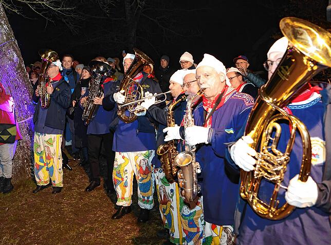 Die Kueseckel Musik der Narrenzunft Frohsinn begleitet das Narrengericht musikalisch. Die steigenden Gema-Gebühren sind für viele ...