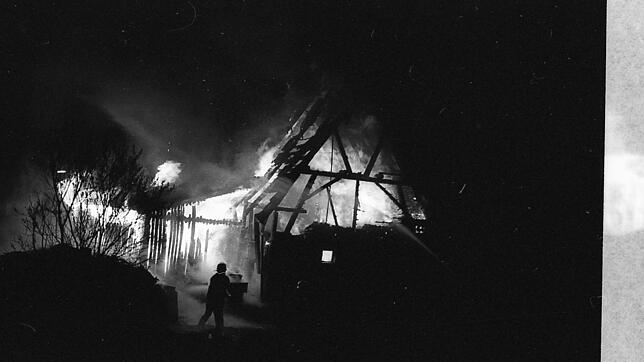 Lichterloh brennte das Anwesen Lothar Mantel in Unterbränd in der Nacht vom 12. auf den 13. Januar 1994.