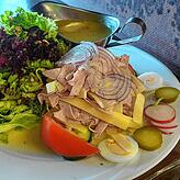Eine Köstlichkeit im Ziegelhofstüble: Schweizer Wurstsalat.
