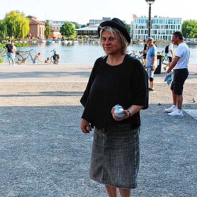 Witha Müller-Hütt hat den Boule-Platz am Seerhein für sich entdeckt.